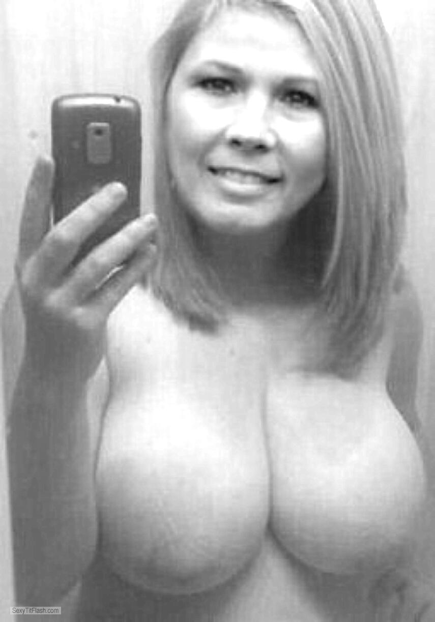 Tit Flash: Girlfriend's Very Big Tits (Selfie) - Topless Mama Sandy from United States